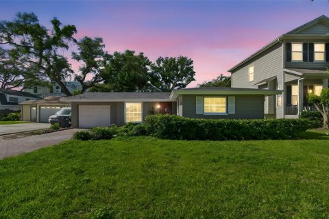 Villa ou maison à Tampa, Floride 4 chambres, 123.37 m2 № 2290539
