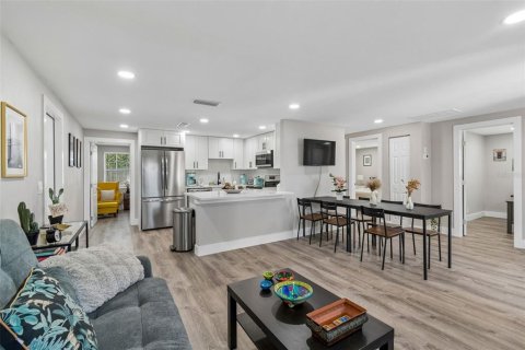 Villa ou maison à louer à Tampa, Floride: 4 chambres, 123.37 m2 № 2290539 - photo 17