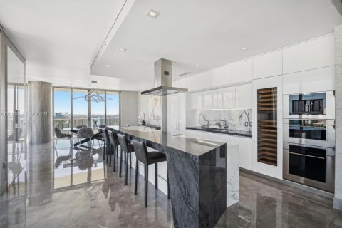 Condo in Sunny Isles Beach, Florida, 4 bedrooms  № 2021464 - photo 10