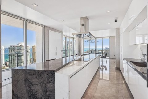 Condo in Sunny Isles Beach, Florida, 4 bedrooms  № 2021464 - photo 9