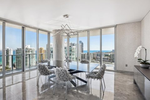 Condo in Sunny Isles Beach, Florida, 4 bedrooms  № 2021464 - photo 11
