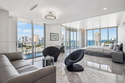Condo in Sunny Isles Beach, Florida, 4 bedrooms  № 2021464 - photo 15