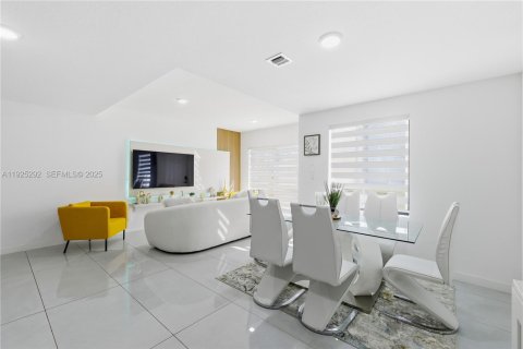 Touwnhouse à louer à Homestead, Floride: 4 chambres, 129.88 m2 № 1983871 - photo 6