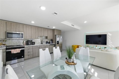 Touwnhouse à louer à Homestead, Floride: 4 chambres, 129.88 m2 № 1983871 - photo 7