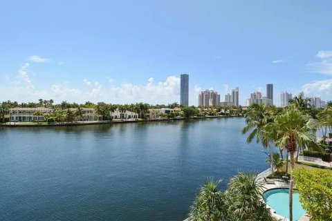 Copropriété à louer à Aventura, Floride: 3 chambres, 274.06 m2 № 2240898 - photo 11