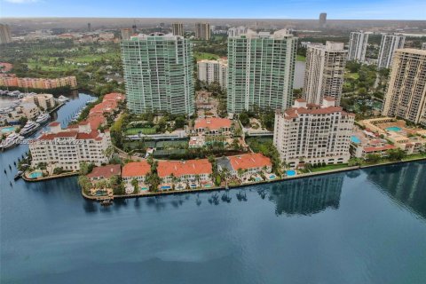 Copropriété à louer à Aventura, Floride: 3 chambres, 274.06 m2 № 2240898 - photo 5