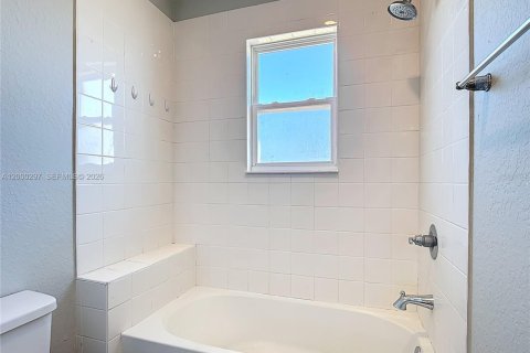 Casa en venta en Davenport, Florida, 4 dormitorios, 188.5 m2 № 2067253 - foto 19