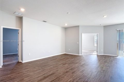 Casa en venta en Davenport, Florida, 4 dormitorios, 188.5 m2 № 2067253 - foto 9