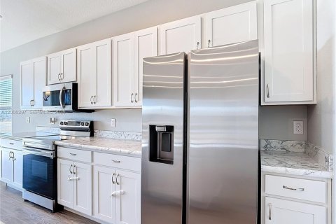 Casa en venta en Davenport, Florida, 4 dormitorios, 188.5 m2 № 2067253 - foto 5