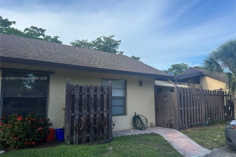 Villa ou maison à vendre à Hollywood, Floride: 2 chambres, 92.9 m2 № 1957766 - photo 1