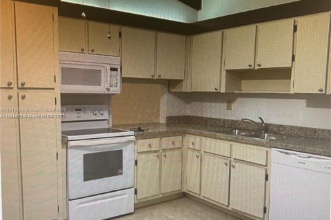 Villa ou maison à vendre à Hollywood, Floride: 2 chambres, 92.9 m2 № 1957766 - photo 3