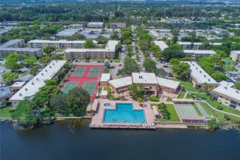Villa ou maison à vendre à Hollywood, Floride: 2 chambres, 92.9 m2 № 1957766 - photo 12