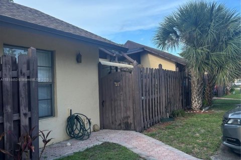Villa ou maison à vendre à Hollywood, Floride: 2 chambres, 92.9 m2 № 1957766 - photo 2