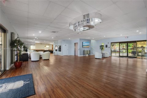 Villa ou maison à vendre à Hollywood, Floride: 2 chambres, 92.9 m2 № 1957766 - photo 18