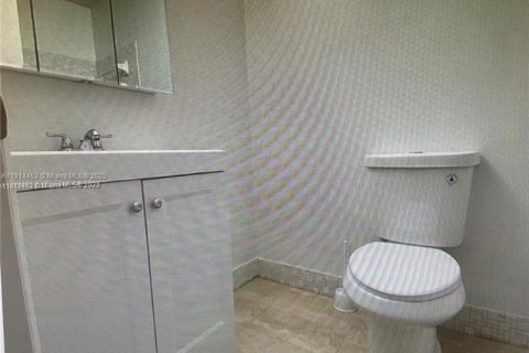 Villa ou maison à vendre à Hollywood, Floride: 2 chambres, 92.9 m2 № 1957766 - photo 5