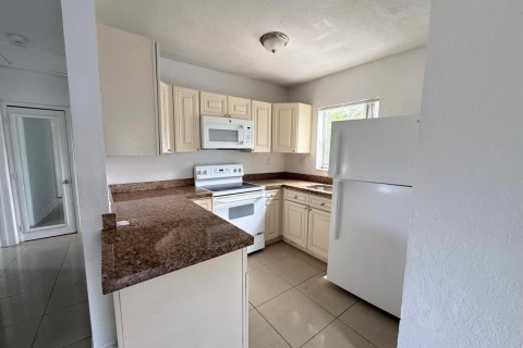 Villa ou maison à louer à North Miami Beach, Floride: 4 chambres, 144.93 m2 № 2289094 - photo 7