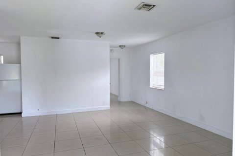 Villa ou maison à louer à North Miami Beach, Floride: 4 chambres, 144.93 m2 № 2289094 - photo 6