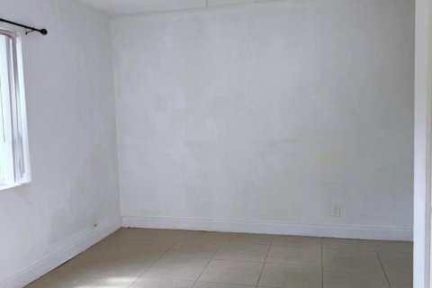 Villa ou maison à louer à North Miami Beach, Floride: 4 chambres, 144.93 m2 № 2289094 - photo 14