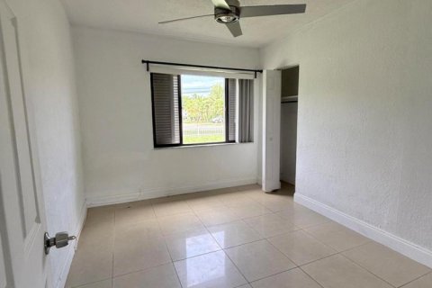 Villa ou maison à louer à North Miami Beach, Floride: 4 chambres, 144.93 m2 № 2289094 - photo 11