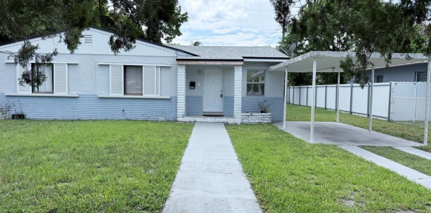Villa ou maison à North Miami Beach, Floride 4 chambres, 144.93 m2 № 2289094