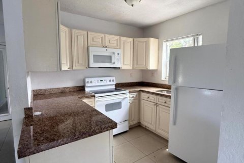 Villa ou maison à louer à North Miami Beach, Floride: 4 chambres, 144.93 m2 № 2289094 - photo 8