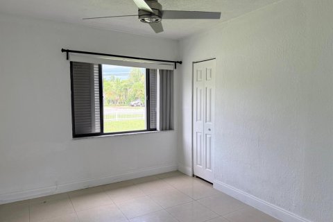 Villa ou maison à louer à North Miami Beach, Floride: 4 chambres, 144.93 m2 № 2289094 - photo 9