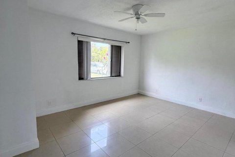 Villa ou maison à louer à North Miami Beach, Floride: 4 chambres, 144.93 m2 № 2289094 - photo 10