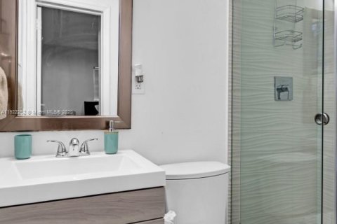 Casa en venta en Pompano Beach, Florida, 4 dormitorios, 200.3 m2 № 2018802 - foto 28