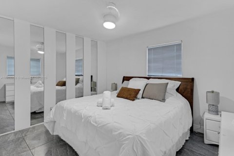 Casa en venta en Pompano Beach, Florida, 4 dormitorios, 200.3 m2 № 2018802 - foto 23