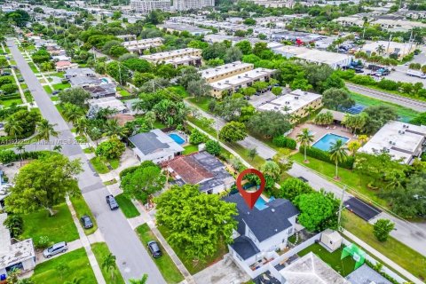 Casa en venta en Pompano Beach, Florida, 4 dormitorios, 200.3 m2 № 2018802 - foto 7