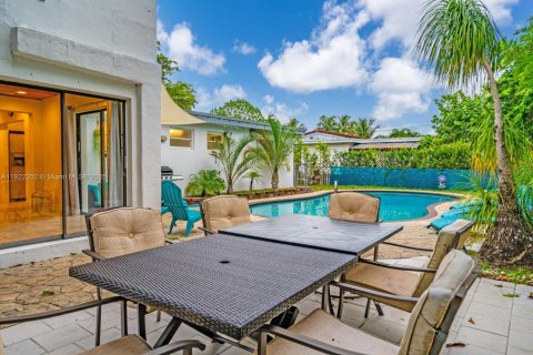 Casa en venta en Pompano Beach, Florida, 4 dormitorios, 200.3 m2 № 2018802 - foto 14