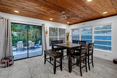 Casa en venta en Pompano Beach, Florida, 4 dormitorios, 200.3 m2 № 2018802 - foto 16