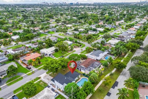 Casa en venta en Pompano Beach, Florida, 4 dormitorios, 200.3 m2 № 2018802 - foto 5