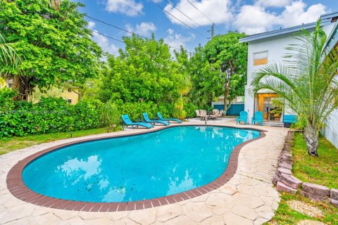 Casa en venta en Pompano Beach, Florida, 4 dormitorios, 200.3 m2 № 2018802 - foto 13