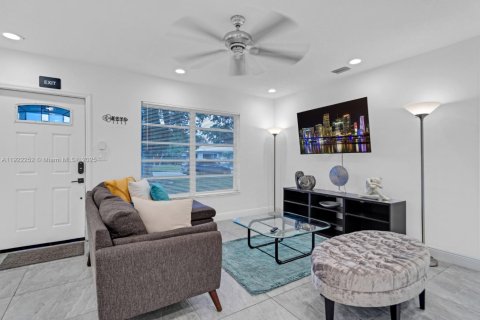 Casa en venta en Pompano Beach, Florida, 4 dormitorios, 200.3 m2 № 2018802 - foto 20