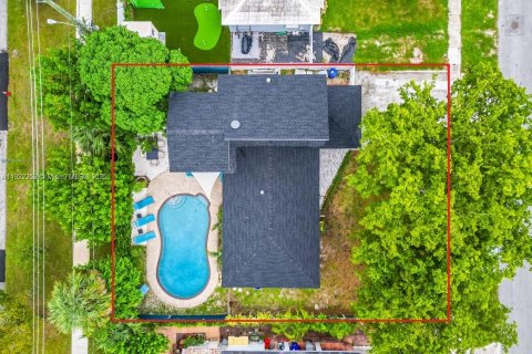 Casa en venta en Pompano Beach, Florida, 4 dormitorios, 200.3 m2 № 2018802 - foto 8