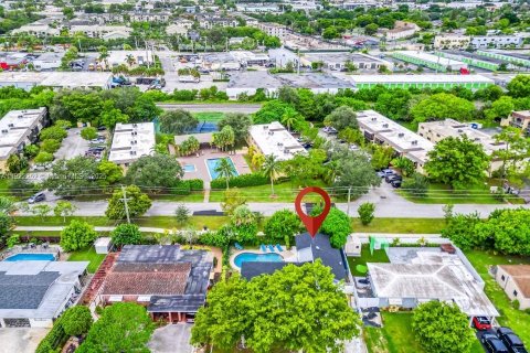 Casa en venta en Pompano Beach, Florida, 4 dormitorios, 200.3 m2 № 2018802 - foto 6
