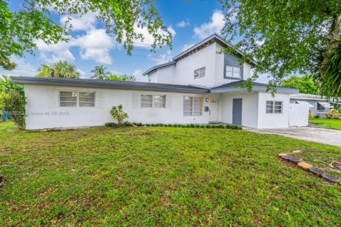 Casa en venta en Pompano Beach, Florida, 4 dormitorios, 200.3 m2 № 2018802 - foto 3