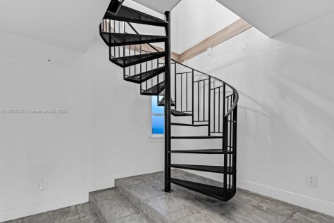 Casa en venta en Pompano Beach, Florida, 4 dormitorios, 200.3 m2 № 2018802 - foto 30