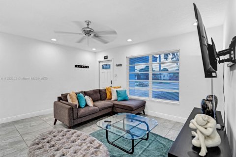 Casa en venta en Pompano Beach, Florida, 4 dormitorios, 200.3 m2 № 2018802 - foto 18