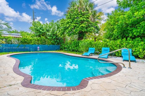 Casa en venta en Pompano Beach, Florida, 4 dormitorios, 200.3 m2 № 2018802 - foto 12