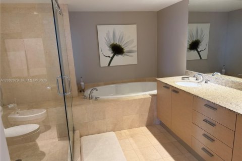 Снять в аренду кондоминиум в Халландейл-Бич, Флорида 2 спальни, 165.55м2, № 2066451 - фото 5