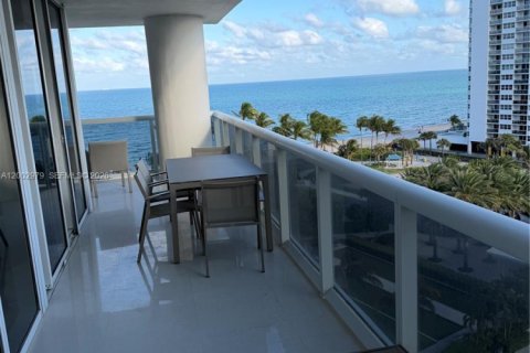 Снять в аренду кондоминиум в Халландейл-Бич, Флорида 2 спальни, 165.55м2, № 2066451 - фото 10