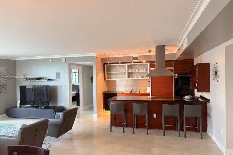 Снять в аренду кондоминиум в Халландейл-Бич, Флорида 2 спальни, 165.55м2, № 2066451 - фото 2