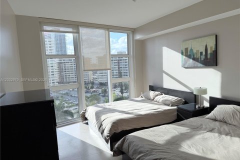 Снять в аренду кондоминиум в Халландейл-Бич, Флорида 2 спальни, 165.55м2, № 2066451 - фото 7