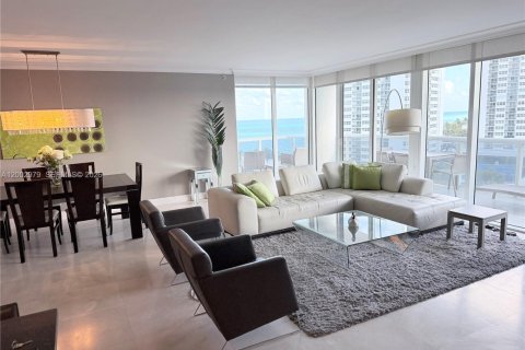 Кондоминиум с 2 спальнями в Халландейл-Бич, Флорида № 2066451