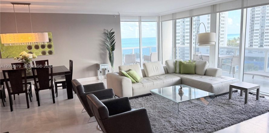 Кондоминиум с 2 спальнями в Халландейл-Бич, Флорида № 2066451