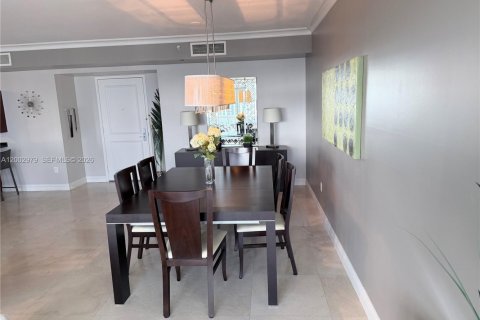 Снять в аренду кондоминиум в Халландейл-Бич, Флорида 2 спальни, 165.55м2, № 2066451 - фото 3