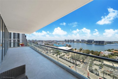 Condo in Sunny Isles Beach, Florida, 4 bedrooms  № 1596733 - photo 25