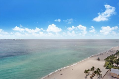 Condo in Sunny Isles Beach, Florida, 4 bedrooms  № 1596733 - photo 13